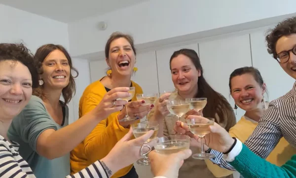 membres de la Tribu qui trinquent
