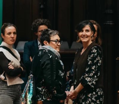 Nathalie Wouters entourée de membres de la Tribu Slow